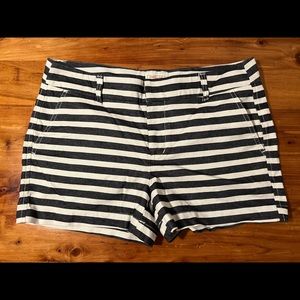 New GAP Women Stripped Short (black and off white) size 2